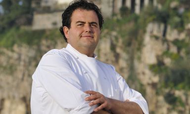 Gennaro Esposito della Torre del Saracino di Vico Equense (Napoli, 2 stelle Michelin), autore di 5 pranzi e 5 cene da mercoledì 21 a domenica 25 ottobre a Identità Expo S. Pellegrino. Il menu ha un costo di 75 euro vini inclusi: per prenotazioni expo@magentabureau.it e +39.02.62012701