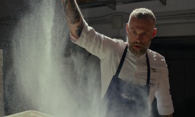 Gabriele Bonci è, insieme a Franco Pepe, uno dei due pizzaioli italiani raccontati da Chef's Table: Pizza, in uscita oggi, mercoledì 7 settembre, sulla piattaforma Netflix
