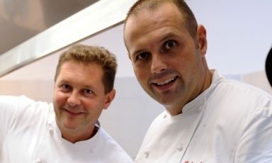 Chicco e Bobo Cerea, del ristorante Da Vittorio a Brusaporto (Bergamo), uno degli 8 locali a 3 stelle Michelin d'Italia. Cucineranno a Identità Expo S.Pellegrino da mercoledì 30 settembre a domenica 4 ottobre, a pranzo e a cena. Costo: 75 euro per 4 portate, vini compresi. Prenotazioni expo@magentabureau.it o telefono +39.02.62012701