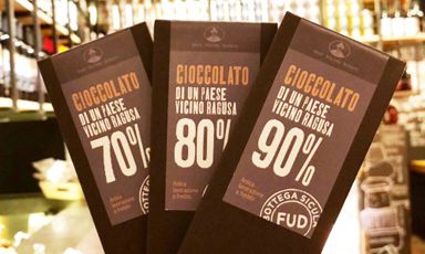Il cioccolato di Antica Dolceria Bonajuto venduto da Fud e (provocatoriamente) denominato "cioccolato di un paese vicino a Ragusa"
