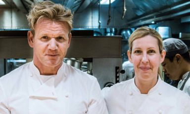 Clare Smyth con Gordon Ramsay: dopo tanti anni di sodalizio (la Smyth &egrave; tristellata, prima donna britannica a ottenere tali galloni,&nbsp;nel Restaurant Gordon Ramsay di Londra), ha annunciato a Identit&agrave; Golose, nel corso di Mountain Gourmet Ski Experience&nbsp;a Courmayeur, di essere pronta a lasciare lo scozzese&nbsp;per aprire un proprio locale londinese in autunno
