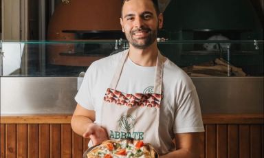 Claudio Abbate, chef pizzaiolo e patron della sua Abbate Pizzeria a Giugliano in Campania (Napoli) 
