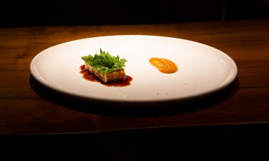 Collo, fagioli e senape: un piatto in cui Antonio Biafora condensa sia le sue radici calabresi, sia il suo sguardo contemporaneo su&nbsp;una materia prima che ama&nbsp;
