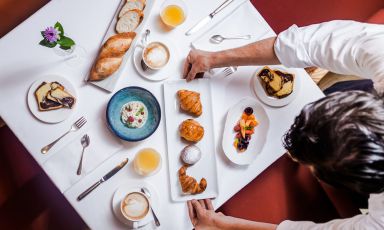 Una possibile combinazione a colazione al Rosa Alpina di San Cassiano in Val Badia (Bolzano), l'hotel che ospita il St Hubertus, 3 stelle Michelin. Il pasticciere Andrea Tortora si occupa di tutta la linea dolce, dalle colazioni ai dessert del ristorante (foto del servizio di Daniel Töchterle)
