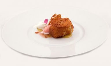 Gusto Italiano – Beer, Buffalo Milk Mozzarella and Tomato, a dessert by Livio Pedroncelli of Osteria Pomiroeu in Seregno (Monza Brianza), finalist in the second edition of Premio Birra Moretti Grand Cru