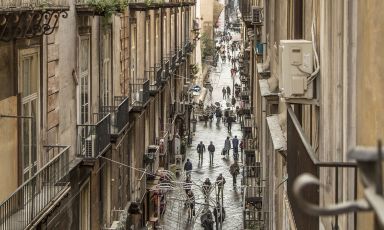 Spaccanapoli vista dal terrazzino di una delle camere del Santa Chiara Boutique Hotel, struttura che fa parte del progetto Teritoria di Alain Ducasse
