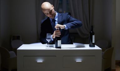 Thomas Piras, 33 anni, maître e sommelier del ristorante Contraste, aperto con i due chef Matias Perdomo e Simon Press, cuochi dell'anno per la Guida di Identità Golose 2018
