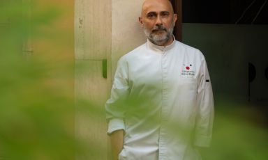 Anthony Genovese si racconta a Identità Golose, dopo aver conquistato l'hub di via Romagnosi 3 con un menu celebrativo dei suoi 40 anni in cucina
