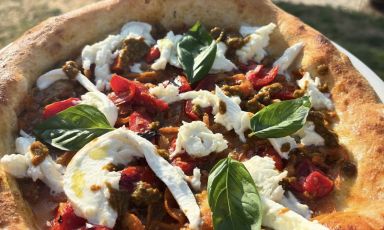 Lo chef Alessandro Billi dell'Osteria Billis di Tortona (Alessandria) ci porta alla scoperta della sua pizzeria del cuore: &egrave; Costa dei Vigneti, a Costa Vescovato (Alessandria). Qui sopra, una delle sue bont&agrave;
