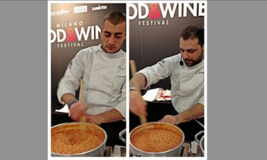 I fratelli Manuel e Christian Costardi del ristorante Cinzia di Vercelli rimestano il Costardi’s tomato rice, omaggio a Andy Warhol , tra gli assaggi che hanno sbancato al terzo giorno del Milano Food and Wine Festival