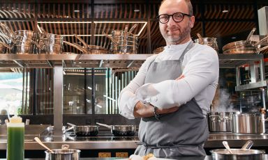 Lo chef Michele Iaconeta, pugliese del Gargano: propone una cucina sorprendente, fusion tra Sud Tirolo, Puglia ed Estremo Oriente, al Manna Resort, a Montagna (Bolzano)
