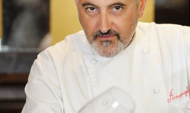 Arcangelo Dandini, classe 1962, è chef e patron de L'Arcangelo a Roma Prati. Domani sera sostituirà i fratelli Cerea al Roma FOOD&WINE Festival portando il suo Pollo alla romana