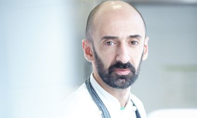 Davide Maci &egrave; lo chef-patron dell'ottimo The Market Place a Como. Con il fratello Simone sta mettendo in piedi un piccolo impero del buon gusto contemporaneo nella ex-sonnolenta citt&agrave; lariana
