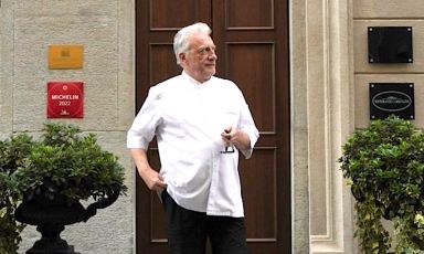 Davide Scabin in front of the entrance to the Grand Hotel Sitea in Turin, where he’s now chef
