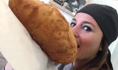 Isabella de Cham&nbsp;di 1947 Pizza Fritta, via Pietro Colletta 16, Napoli, telefono +39.333.4008562
