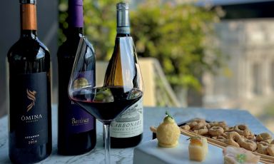 Alcuni dei vini vulcanici selezionati per la nuova carta di Terrazza Gallia
