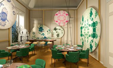 Il ciclo di lezioni Fab Food Conversation &egrave; stato anticipato&nbsp;da&nbsp;Fab Food, la prima mostra digitale di Elle Decore Italia,&nbsp;inaugurata nel luglio scorso. Nella foto, il&nbsp;Fab Food Ristorante Decor, un&nbsp;progetto di interni sviluppato da Vudafieri-Saverino Partners, un contrasto tra la sobriet&agrave; di&nbsp;tavoli minimal, allestiti da table set classici;&nbsp;sedute avvolgenti, e una iperdecorazione di gusto pop, realizzata in collaborazione con Richard Ginori 1735
