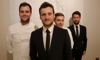 Da destra: Domenico, Alessandro, Saverio e Stefano. I quattro fratelli che gestiscono il ristorante Quintessenza di Trani
