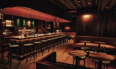 Gli interni di Double Chicken Please di New York, considerato non solo un cocktial bar ma anche uno studio di design
