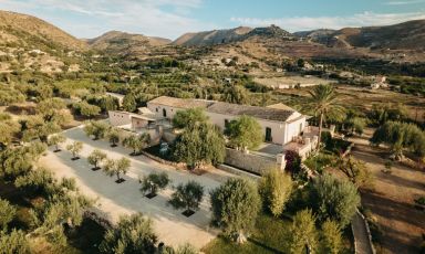 Una visione aerea del&nbsp;Braccialieri Luxury Resort, a due chilometri dal centro di Noto
