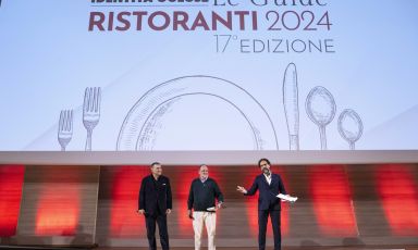 Sul palco dell'auditorium dello Iulm, a Milano