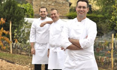Giacomo Sacchetto, a destra, con (da sinistra) Alberto Andretta e Nicola Bertuzzi. È il trio che, con Sacchetto chef, sarà protagonista delle cucine del La Cru, nuovo indirizzo d'alta cucina nel Veronese
