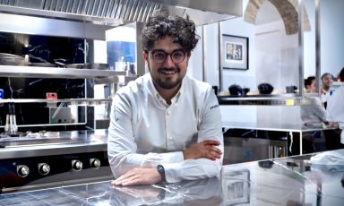 Pasquale Laera, chef pugliese classe 1988, col socio-maître Fabio Mirici Cappa ha inaugurato nel settembre 2019 il suo Borgo Sant'Anna, a Monforte d'Alba (Cuneo)
