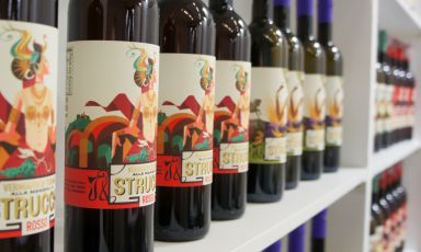 Le etichette dei Vermouth rosso e bianco, "alla maniera di Strucchi"
