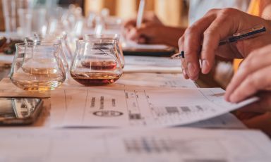 Il concorso B'Nu Spirits ha portato in Sardegna alcune tra le migliori produzioni italiane di grappe, distillati, vermouth e amari (foto @andreapiacenza)
