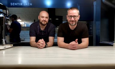 Pedrito Sánchez, to the right, with his sous chef David Gallego. They are the protagonists of a gem in the Spanish restaurant scene: Bagà in Jaén, Andalusia
