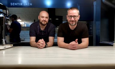 Pedrito Sánchez, a destra, con il suo sous chef David Gallego. Sono i protagonisti di una gemma della ristoraziopne spagnola, il Bagà a Jaén, in Andalusia
