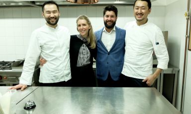 Lo chef Takeshi Iwai, la maître Maria Giulia Magario, il sommelier Roberto Rizzo e il sous Shimpei Moriyama. Ossia le punte di lancia di cucina, sala e cantina (con quest'ultima che ora funziona benissimo pure lei). Le foto sono di Tanio Liotta
