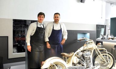 Edoardo Brambilla e Luca La Pecerella, rispettivamente bartender e chef del nuovo Memorabilia - Restaurant & Cocktail Bar ad Agrate Brianza. Tutte le foto sono di Tanio Liotta, tranne dove diversamente indicato
