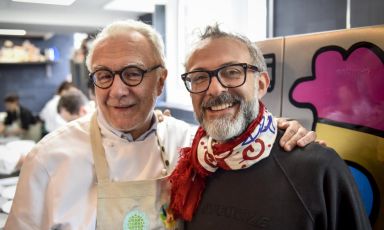 Alain Ducasse and Massimo Bottura in a photo taken at Food For Soul’s Refettorio in London. The French chef cooked in all the Refettorios opened so far and on Tuesday 11th December he’ll be in Milan for a fund-raising dinner for the same project 
