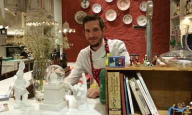 Paolo Mangianti, 32enne di Domodossola, chef del Due Spaghi di Barcellona, fortunato esperimento sostenibile e a spreco zero, concepito assieme a&nbsp;Nicoletta Acerbi&nbsp;e&nbsp;Toni Pol
