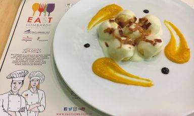 Gnocchi a sfera di ricotta di capra con fonduta di provolone Valpadana Dop, vellutata di zucca e pancetta croccante: una ricetta che unisce molti ingredienti rappresentativi del territorio di East Lombardy
