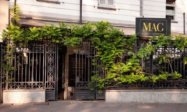 L'ingresso su via De Amicis al numero 22. Il locale è aperto utti i giorni dalle 7.30 alle 2
