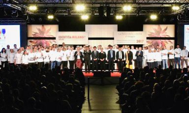 A group photo with all the representatives from East Lombardy at Identità Milano: they were so many that, in order to take the photo, Brambilla-Serrani had to bend backwards on a ladder
