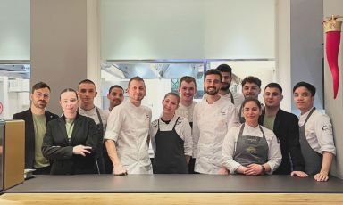 Christian Milone in mezzo alla brigata di Identità Golose Milano
