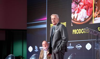 Enrico Bartolino sul palco dell'Auditorium di Identità Milano 2024 (tutte le foto sono di Brambilla-Serrani)

