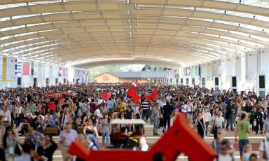 An image of the main road at Expo Milano 2015: the Decuman 