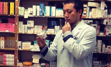 An odd photo of Yoji Tokuyoshi, Massimo Bottura’s ex sous chef, dressed up as a pharmacist: he had studied to become one, as everyone in his family, but then his rebelliousness prevailed and...