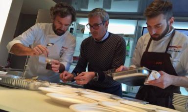 Carlo Cracco (left) and Riccardo Felicetti (in the middle). The chef from Milan will open the seventh edition of Identità di Pasta, on Tuesday 8th March in Sala Blu 1, supported since 2010 by pasta producer Felicetti. This year the event showcases some great interpreters, from Alessandro Negrini and Fabio Pisani to Nicola Fossaceca, from Riccardo Camanini to Matias Perdomo, from Cristina Bowerman to Peppe Guida, Ciccio Sultano and Davide Scabin (photo by Brambilla/Serrani)
 
