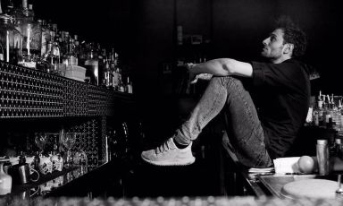 Filippo Sisti, bartender di Carlo e Camilla in Segheria, in uno scatto di Didier Tommasi

