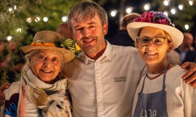 Riccardo Agostini con l'evento Food Garden ha voluto festeggiare il compleanno - questa volta numero 18 - del suo ristorante Il Piastrino a Pennabilli (Rimini). E, stimolato da Filippo Polidori, ha voluto approfittarne per lanciare una raccolta fondi. Tutte le foto sono di Migliorato
