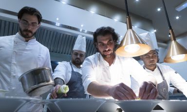 Lo chef Matteo Grandi, tra i primi ospiti da Eataly Milano Smeraldo di questo 2026 per il ciclo di cene Giovani Talenti
