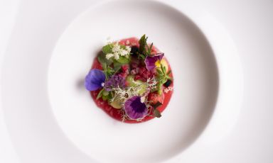 Frutti di bosco è il Piatto della bella stagione di Alessandro Gilmozzi, chef del ristorante El Molin, a Cavalese (Trento). Foto a cura di Stefano Caffarri
