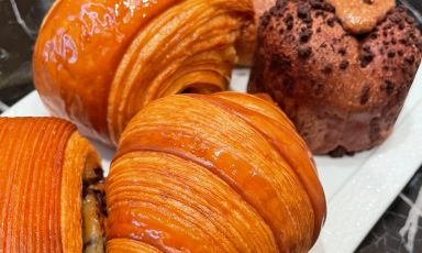 La selezione di sfogliati e brioche &egrave; solo una piccola parte della golosissima colazione proposta ogni mattina al Mandarin Oriental, Milano, a cura dell'executive pastry chef, Marco Pinna
