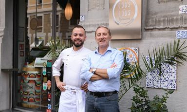 A sinistra Federico Alagna e a destra Antonio La Torre, rispettivamente chef e patron del Cous Cous Restaurant, a Milano
