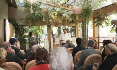 Gennaro Esposito, chef del ristorante La Torre del Saracino, due stelle Michelin a Vico Equense, ideatore della manifestazione Festa a Vico, giunta ormai alla sua XXIII edizione. Uno scatto dalla conferenza stampa di lancio che si &egrave; svolta nel pomeriggio di ieri presso il Grand Hotel Et De Milan
